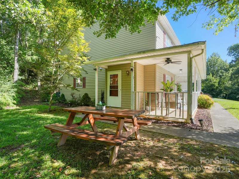 1 Rocking Porch Rd, Asheville, NC 28805