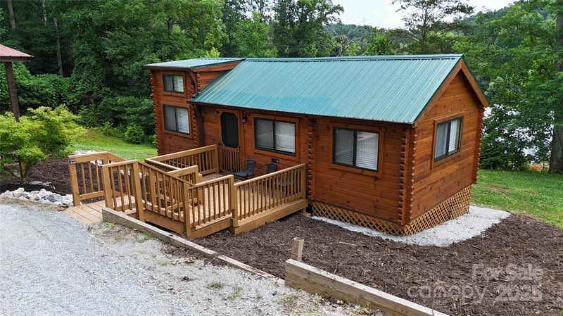 37 Bream Loop Rd, Marion, NC 28752