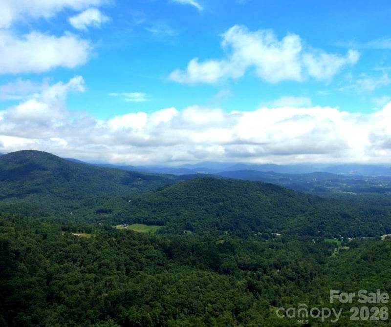 13 Old Mill Rd, Hendersonville, NC 28792