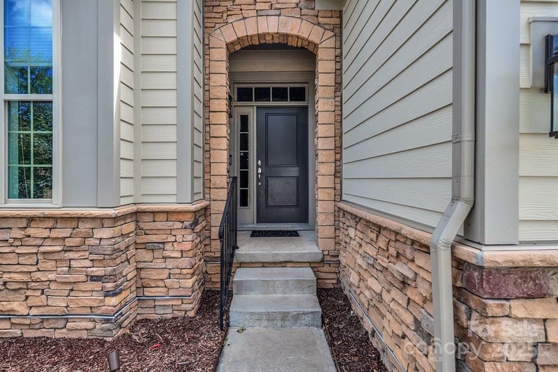 14008 Little Spring Ct, Charlotte, NC 28278