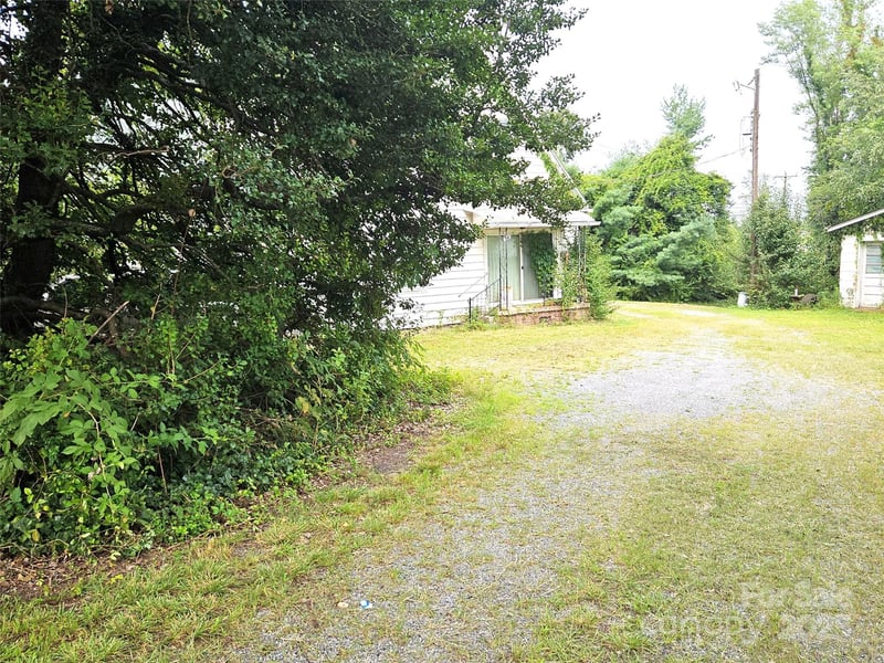 4184 Haywood Rd, Mills River, NC 28759