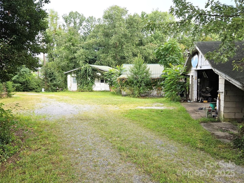 4184 Haywood Rd, Mills River, NC 28759