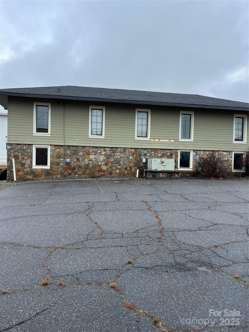 1 Main St #A, Granite Falls, NC 28630