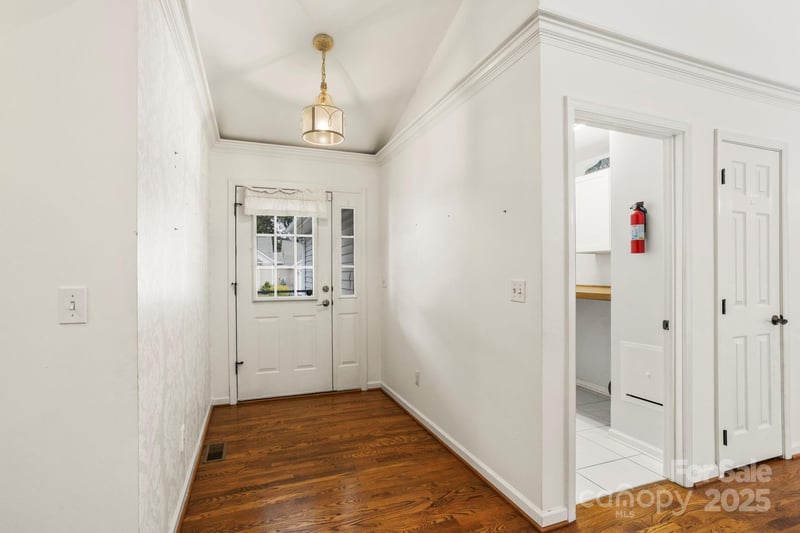 315 Charlestown Dr, Hendersonville, NC 28792