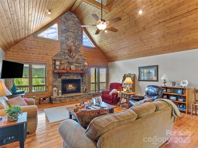 370 Appaloosa Trl, Burnsville, NC 28714