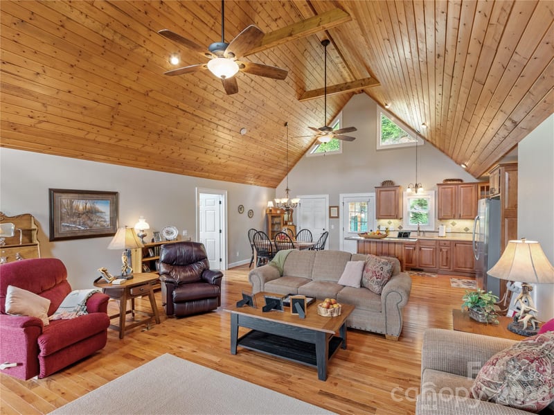 370 Appaloosa Trl, Burnsville, NC 28714