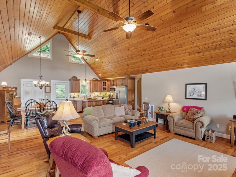 370 Appaloosa Trl, Burnsville, NC 28714