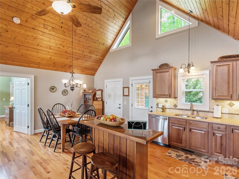370 Appaloosa Trl, Burnsville, NC 28714
