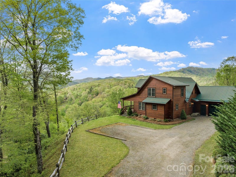370 Appaloosa Trl, Burnsville, NC 28714