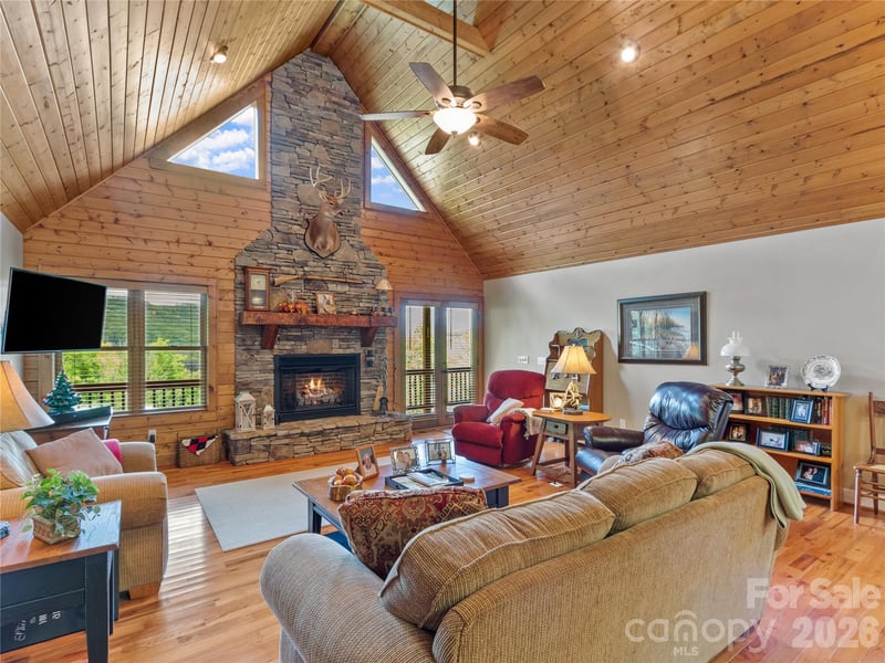 370 Appaloosa Trl, Burnsville, NC 28714