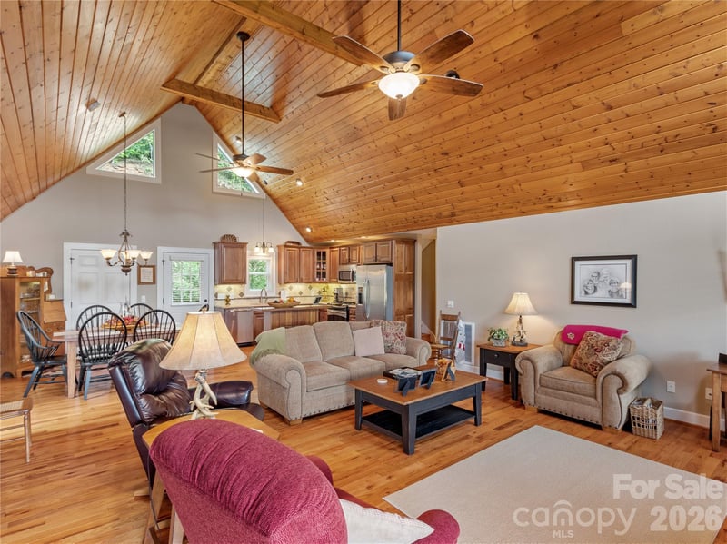 370 Appaloosa Trl, Burnsville, NC 28714