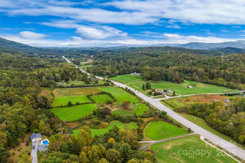 10406 Boylston Hw, Mills River, NC 28759