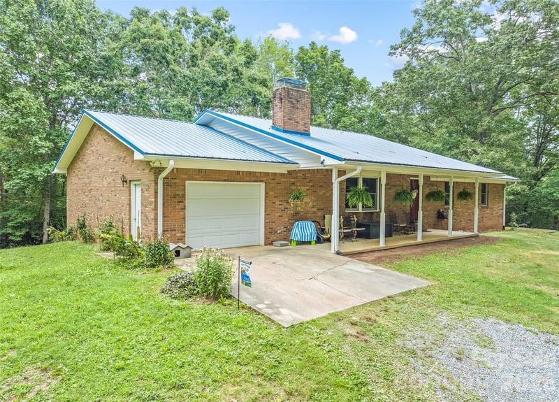 400 Sunset Hts, Canton, NC 28716