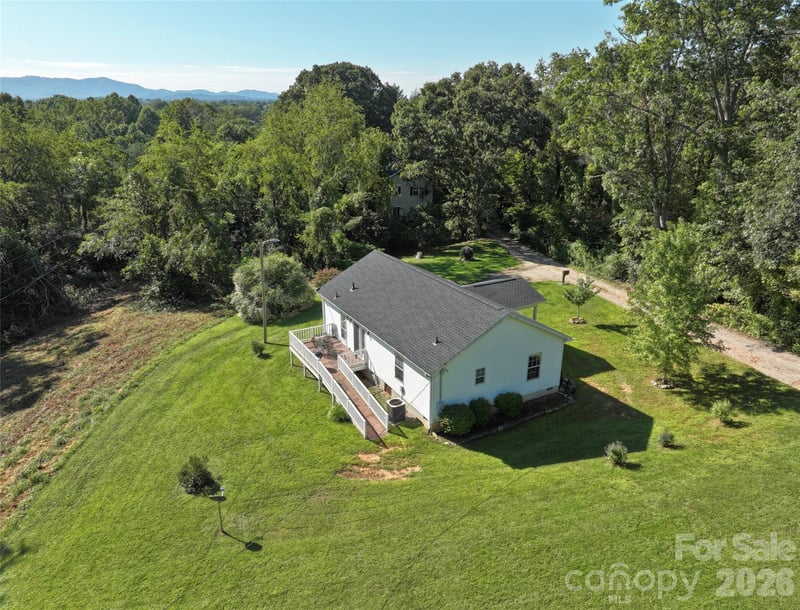 9 Sun Ridge Rd, Asheville, NC 28806