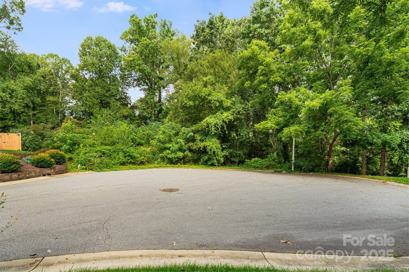 14 Catalina Ct, Asheville, NC 28806