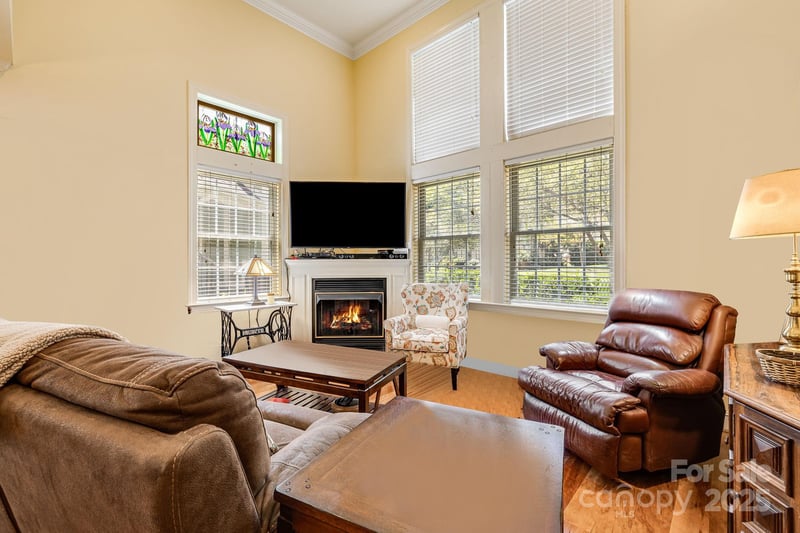 28 Trafalgar Cir, Asheville, NC 28805