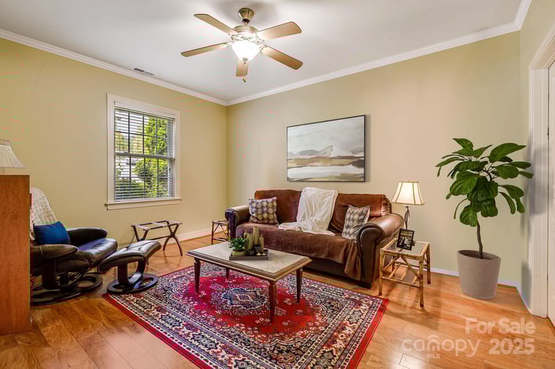 28 Trafalgar Cir, Asheville, NC 28805