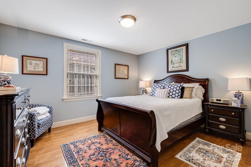 28 Trafalgar Cir, Asheville, NC 28805