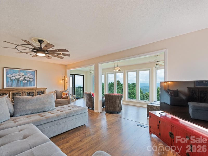 602 Fleetwood Pz, Hendersonville, NC 28739