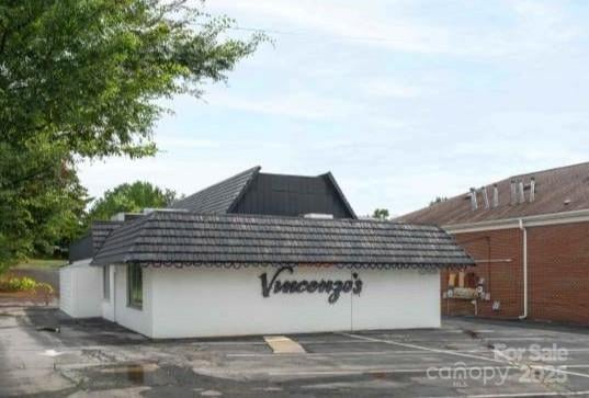 3449 Robinhood Rd, Winston Salem, NC 27106