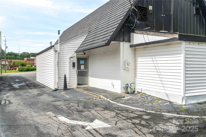 3449 Robinhood Rd, Winston Salem, NC 27106