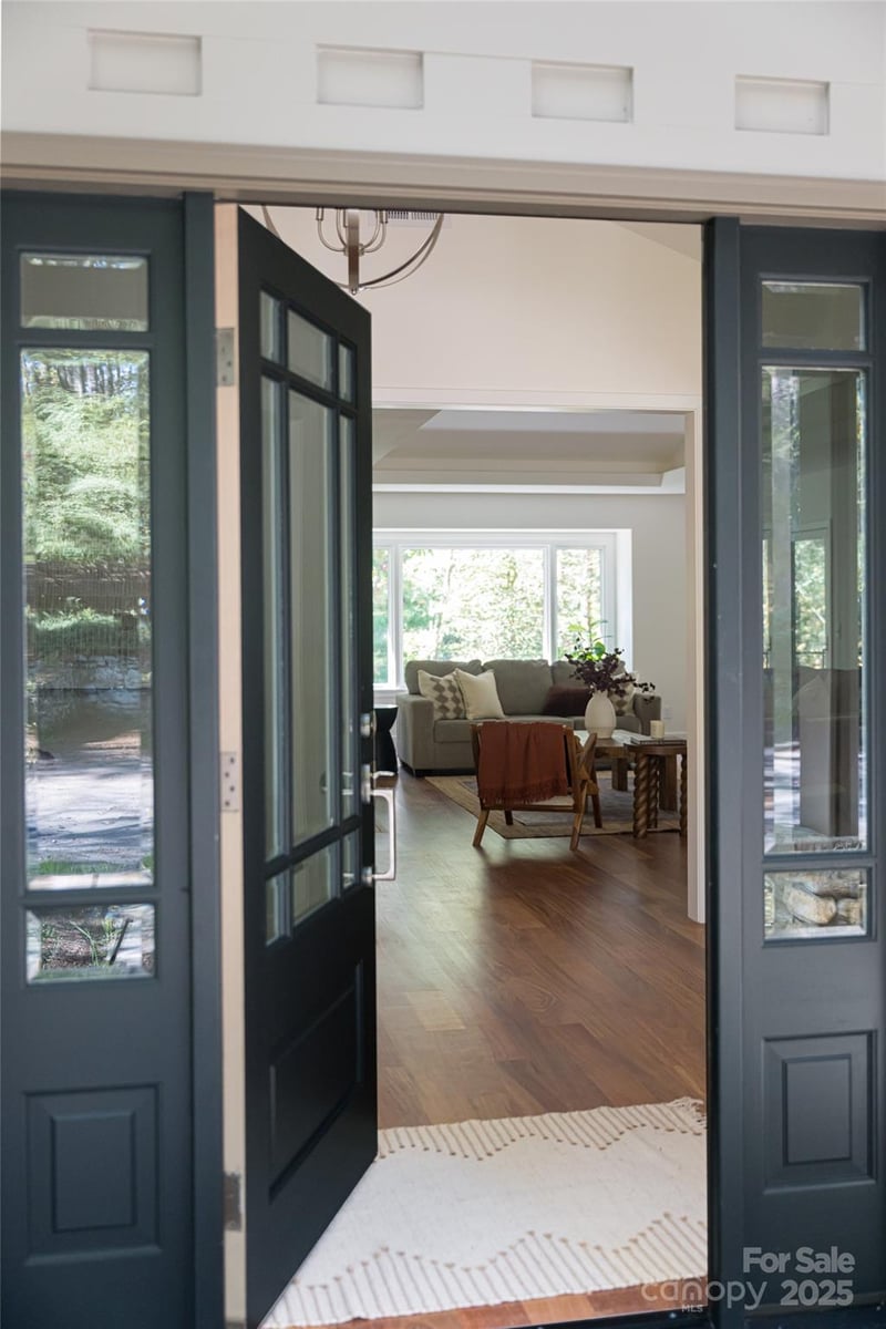 5 Holly Hill Rd, Asheville, NC 28803