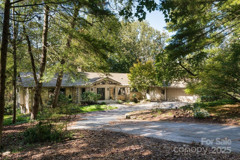 5 Holly Hill Rd, Asheville, NC 28803