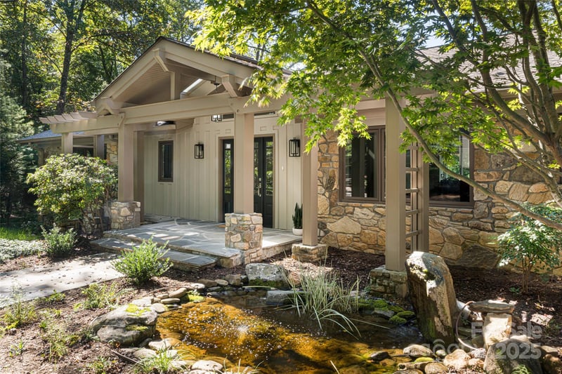 5 Holly Hill Rd, Asheville, NC 28803