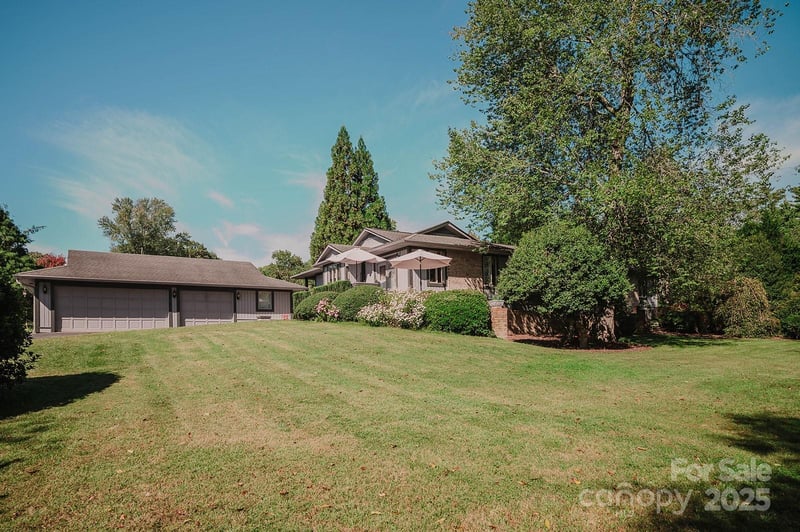 115 Hawkins Creek Rd, Hendersonville, NC 28791