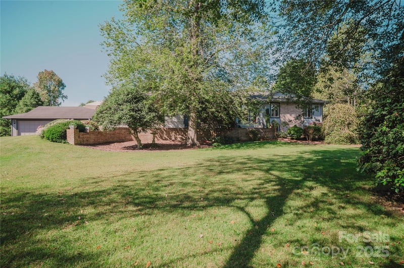 115 Hawkins Creek Rd, Hendersonville, NC 28791
