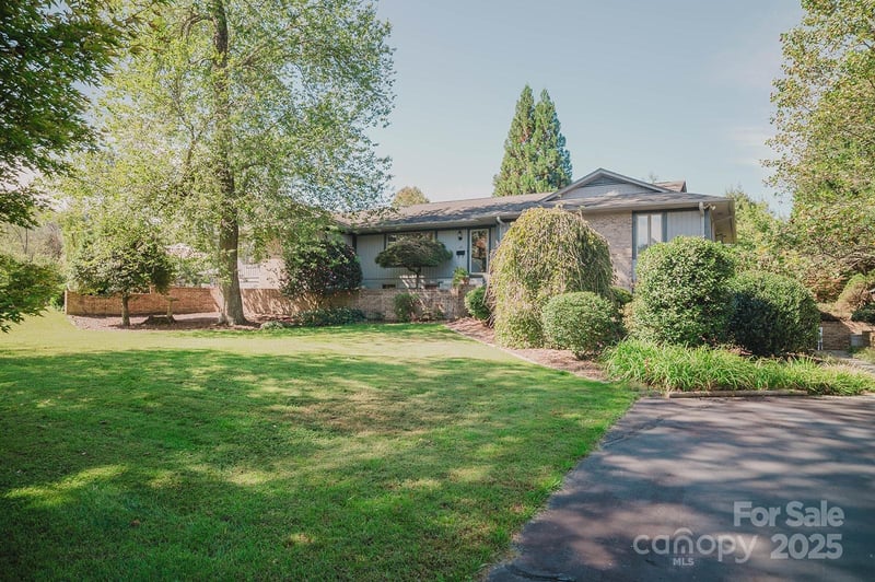 115 Hawkins Creek Rd, Hendersonville, NC 28791