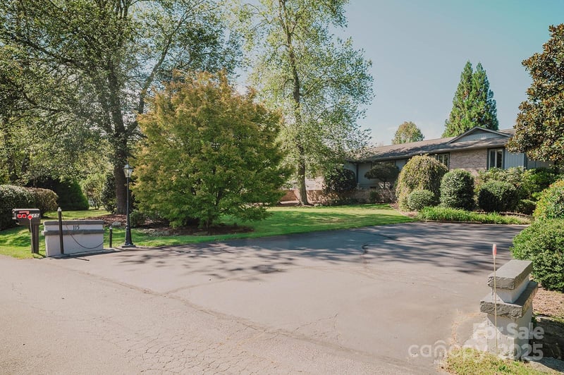 115 Hawkins Creek Rd, Hendersonville, NC 28791