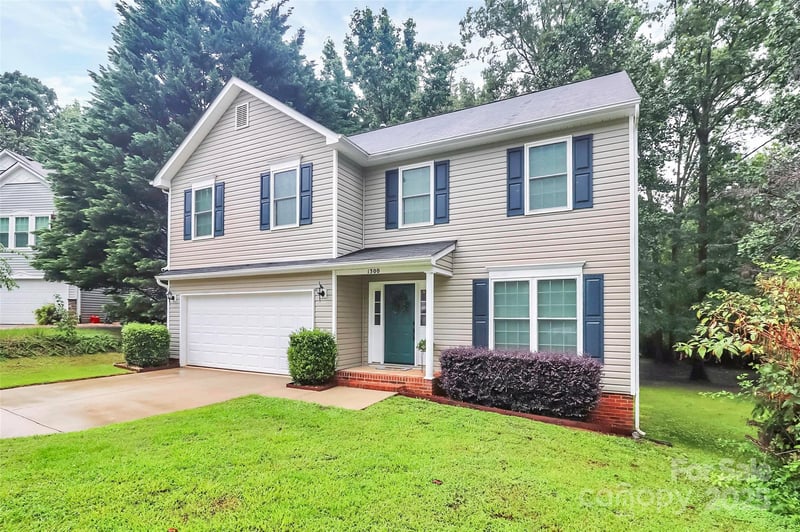 1300 Dunmore Ct, Clover, SC 29710