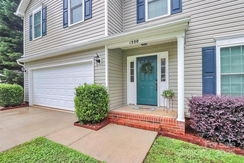 1300 Dunmore Ct, Clover, SC 29710