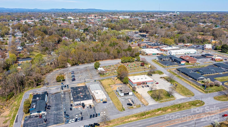 535 7th Avenue Pl, Hickory, NC 28602
