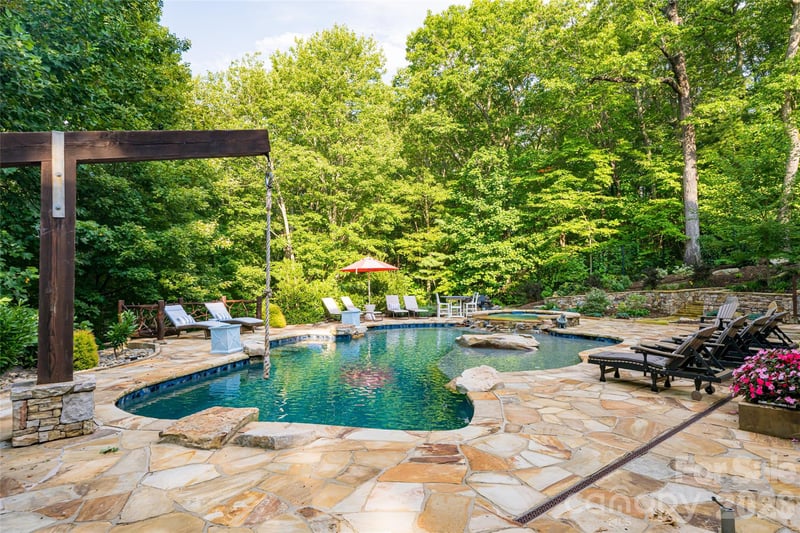 413 Barrington Dr, Asheville, NC 28803