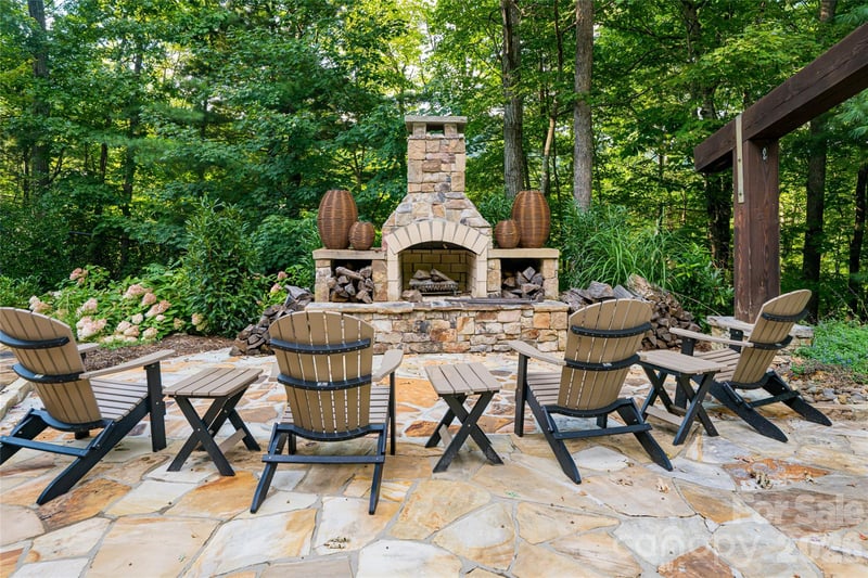 413 Barrington Dr, Asheville, NC 28803