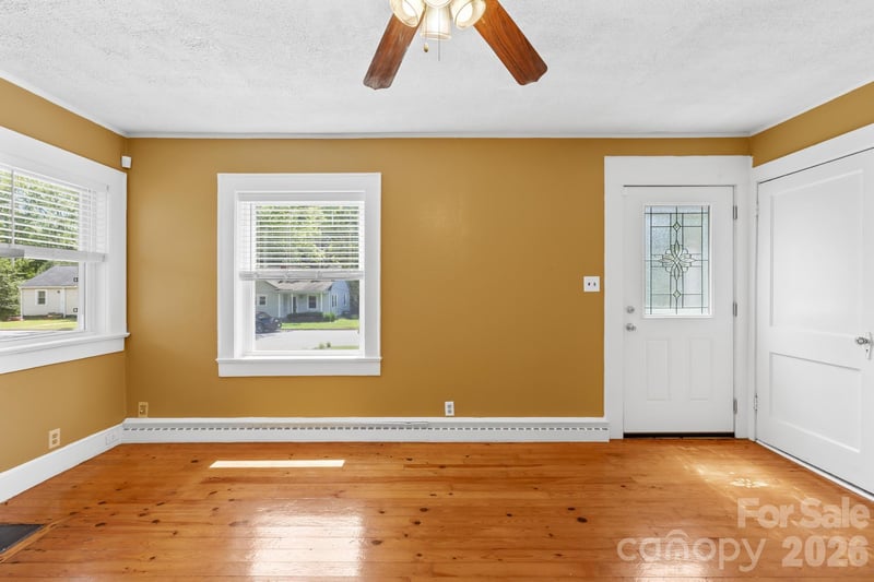 320 Bingham St, Statesville, NC 28677