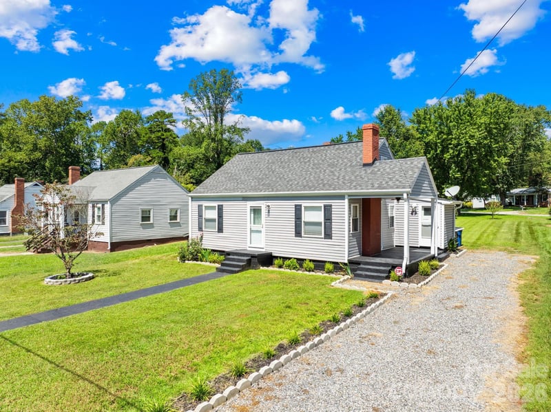 320 Bingham St, Statesville, NC 28677