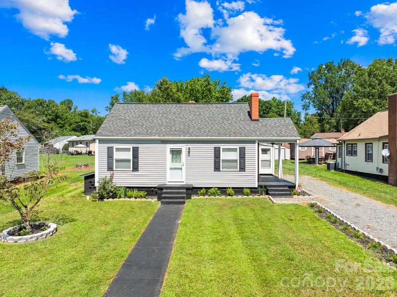 320 Bingham St, Statesville, NC 28677