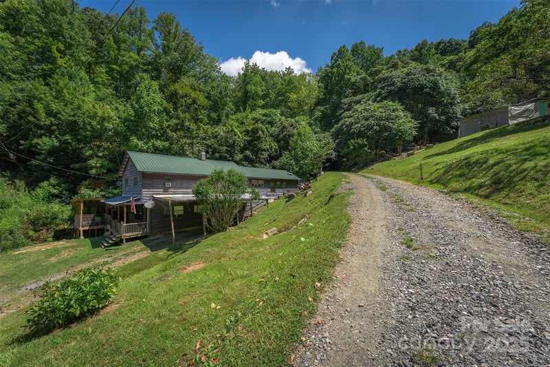 1145 Woolyshot Branch Rd, Hot Springs, NC 28743