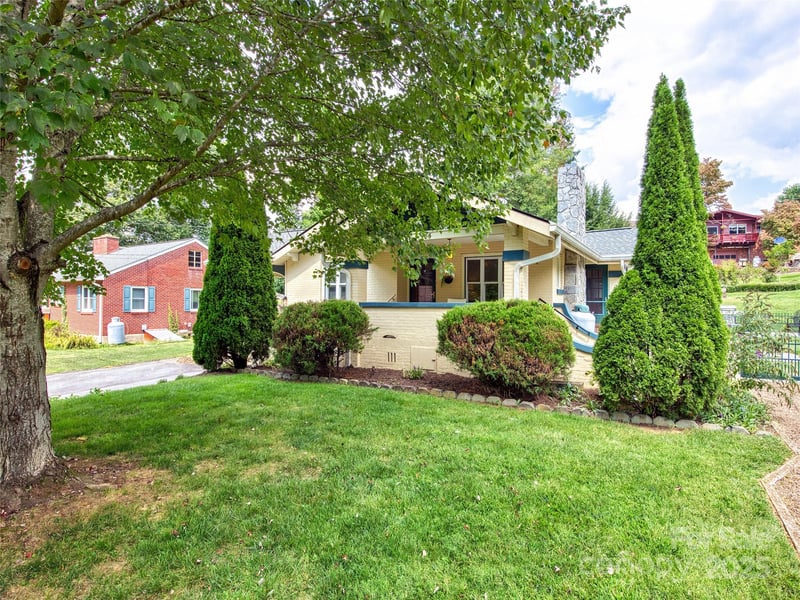 85 Marshall St, Waynesville, NC 28786