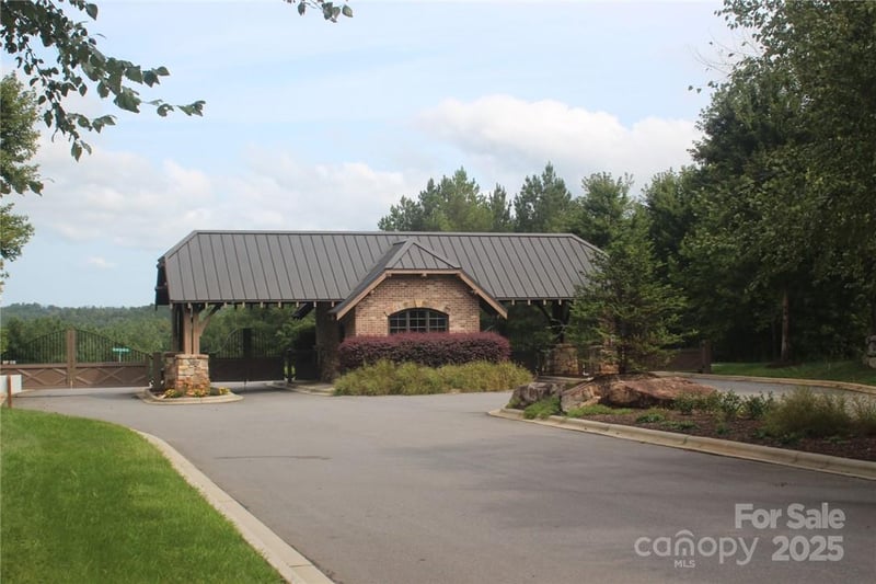 101 Catawba Cove Dr #142, Valdese, NC 28690