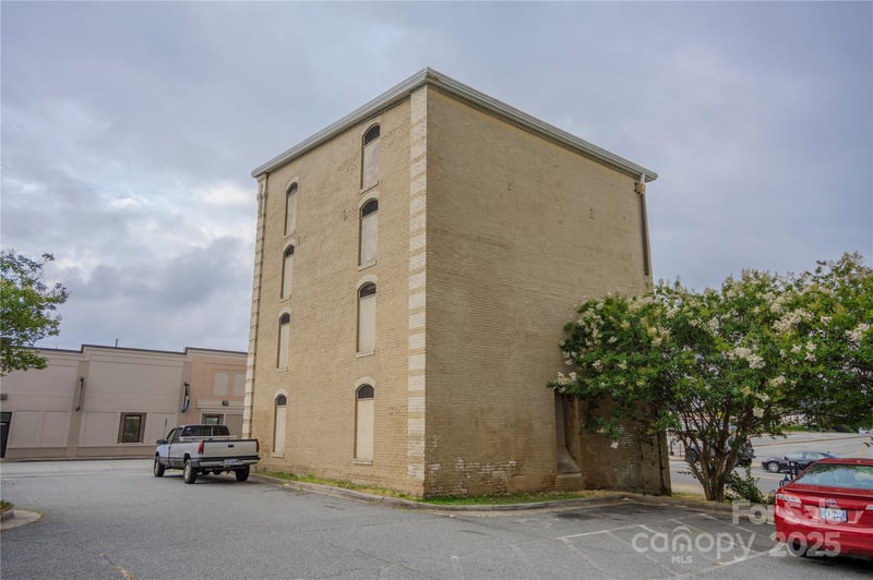 1 State St, Lexington, NC 27292
