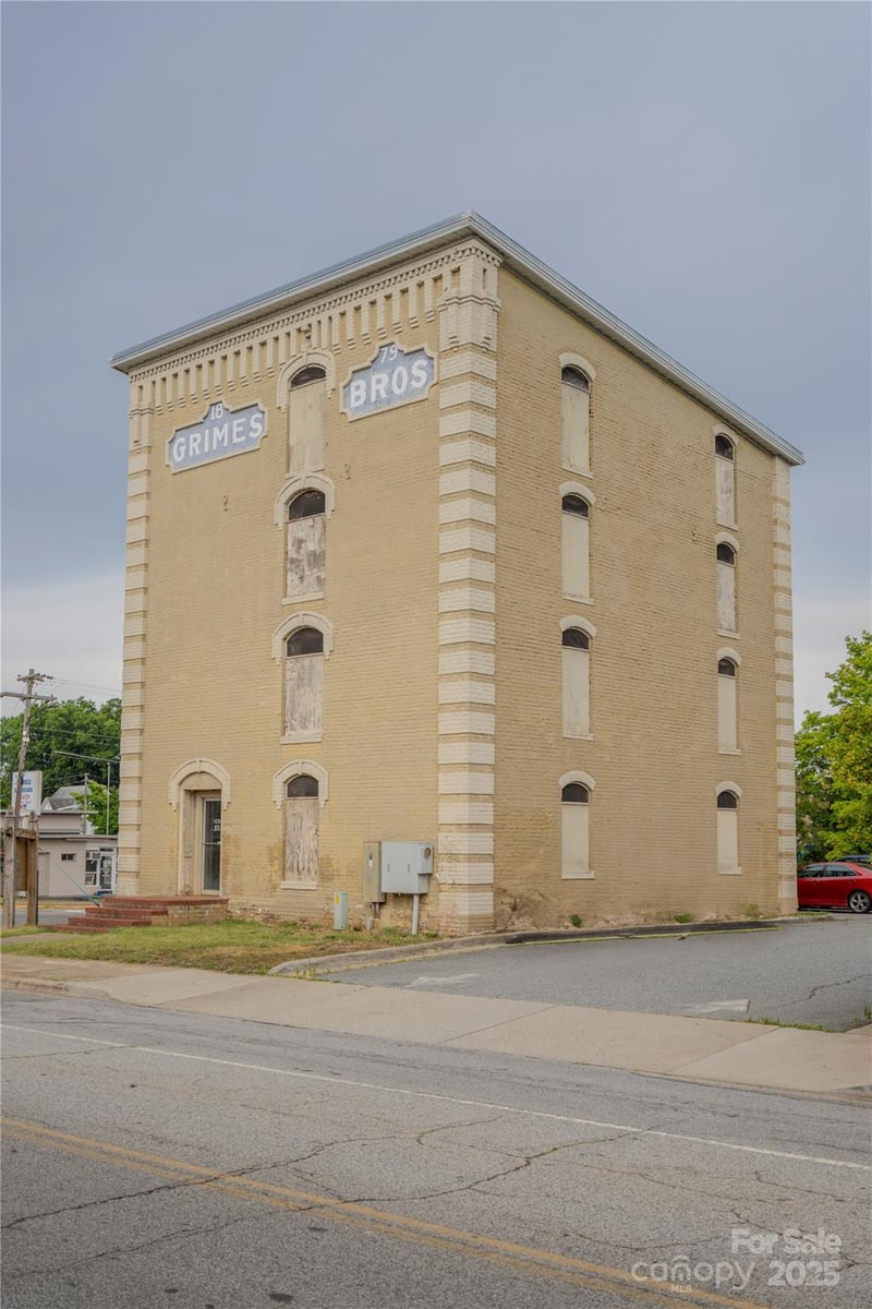 1 State St, Lexington, NC 27292