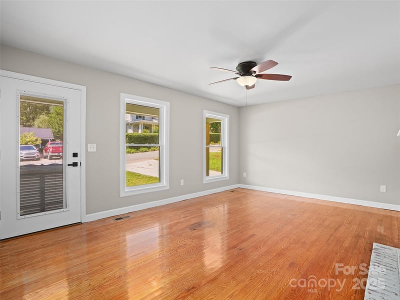 220 Love Ln, Waynesville, NC 28786
