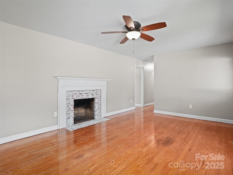 220 Love Ln, Waynesville, NC 28786