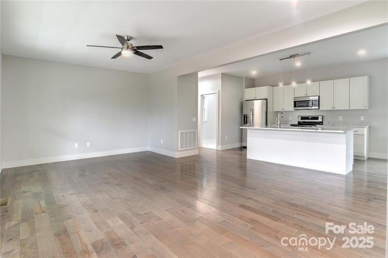 129 Aurora Dr #10, Asheville, NC 28805