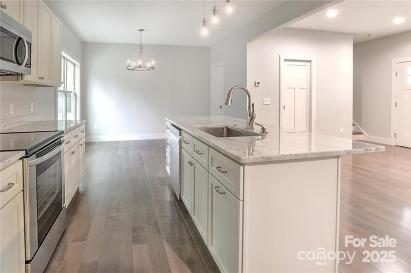 129 Aurora Dr #10, Asheville, NC 28805