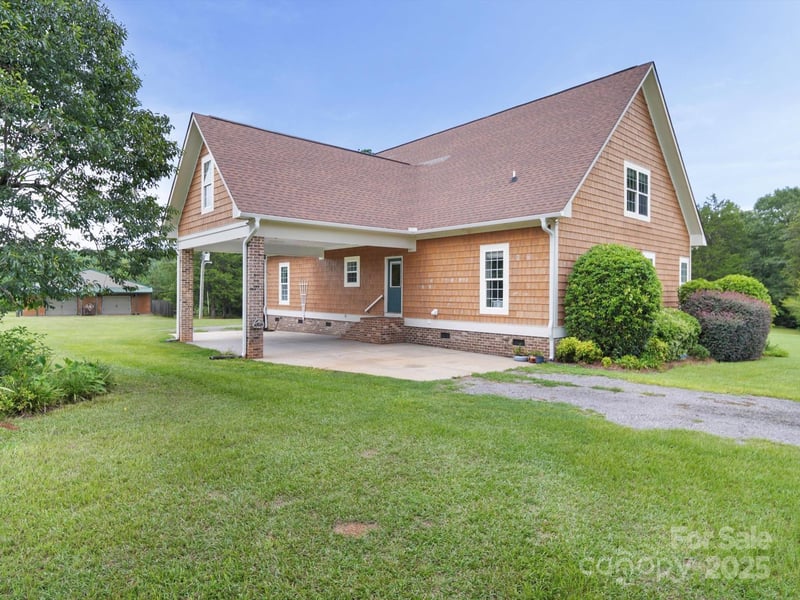 1393 Wateree Rd, Ridgeway, SC 29130